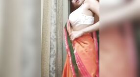 Bellissimo Bengalese ragazza in saree spettacoli via lei spogliarello competenze 0 min 50 sec