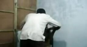 பங்களா ராண்டின் வாடிக்கையாளர் தனது முதலாளியால் பிளாக்மெயில் செய்யப்படுகிறார் 3 நிமிடம் 00 நொடி