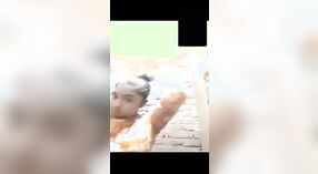 Супер возбужденная бангладешская девушка мастурбирует перед камерой 1 минута 30 сек