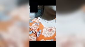 Супер возбужденная бангладешская девушка мастурбирует перед камерой 3 минута 50 сек
