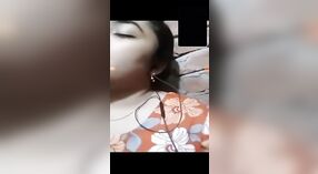 Супер возбужденная бангладешская девушка мастурбирует перед камерой 6 минута 10 сек