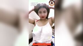 Priyamshi Goga do Tango Premium aperta seus peitos em um vídeo Quente! 0 minuto 0 SEC