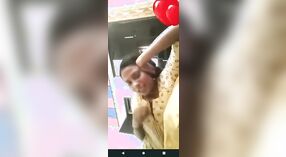 Panggilan video cantik yang menampilkan seorang gadis seksi dan pacarnya di pagi hari 0 min 0 sec