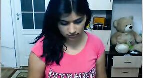 Indian hotties seneng main solo 2 min 40 sec