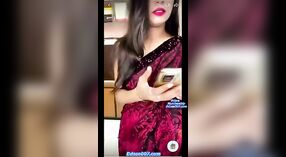 La vidéo sur le thème du tango d'Asha Singh montre sa danse sans soutien-gorge et son jeu de tétons 3 minute 20 sec