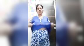 Bhabha with a big booty films herself changing in a steamy video 1 min 30 sec