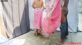Belle Bhabi Bengali en Sari Rose Devient Coquine sur Holi 5 minute 40 sec