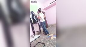 Desi Bhabhi fait une pipe époustouflante et se fait baiser dur 16 minute 40 sec