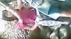 ホットカップルのビデオに縛られているマニプリの隠されたカメラ 2 分 20 秒