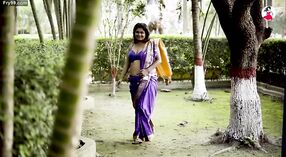 Naari'nin En iyisi: Seksi Saree'de Stil Kaplı Bir Güzellik 6 dakika 10 saniyelik