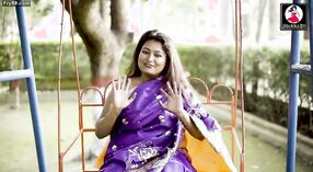 Naari'nin En iyisi: Seksi Saree'de Stil Kaplı Bir Güzellik 9 dakika 30 saniyelik