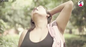 Niandini lan Gaya Nayek Sing Nggodha Ing Video Sing Kebak Sari 5 min 20 sec