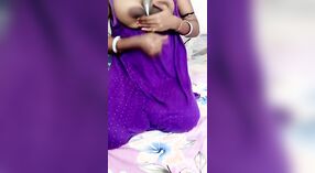 孟加拉家庭主妇给布林加尔一个口交，并在玩乳白色的胸部时在她的阴部中搞砸了 2 敏 00 sec