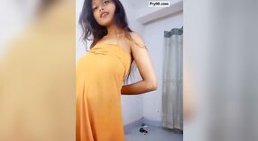 Sexyriya003 کی خوبصورت سینوں 2 کم از کم 00 سیکنڈ