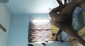 Desi Indiano bellezza prende pestate difficile in questo steamy video 6 min 50 sec