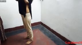 户外性爱与穿着衣服的黑色巴比 0 敏 0 sec