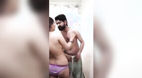 बाथटब में पीछे से कमबख्त: एक भाप से भरा वीडियो 0 मिन 0 एसईसी