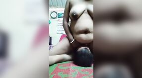 La petite amie bengali profite d'un léchage de chatte sensuel de son mari 2 minute 00 sec