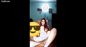 Lesbian desi menikmati waktu bermain yang beruap 4 min 00 sec