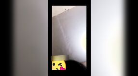 Desi Bhabhi memamerkan payudara dan vaginanya di video VKontakte 3 min 30 sec