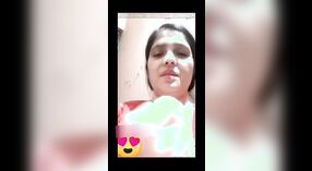 Desi Bhabhi flaunts dheweke susu lan pus ing VKontakte video 1 min 00 sec