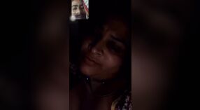 O desempenho sensual de Bhabi certamente o deixará sem fôlego 3 minuto 00 SEC