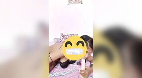 Bengalese casalinga indulge in anale giocare con un enorme dildo 1 min 20 sec