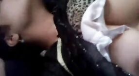 Aventure sexuelle en voiture de Sanya Karachi avec sexe oral et pénétrant 2 minute 40 sec