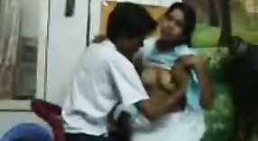 Twee collega ' s van Lucknow engage in verborgen MMS seks op camera 2 min 20 sec