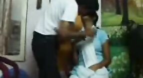 Due colleghi di Lucknow impegnarsi in nascosto MMS sesso sulla macchina fotografica 5 min 00 sec