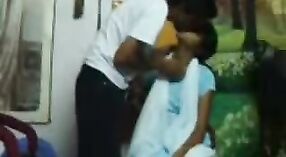 Deux collègues de Lucknow se livrent à des relations sexuelles cachées par MMS devant la caméra 7 minute 00 sec