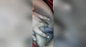 Bhabhi maduro hace alarde de sus curvas 2 mín. 00 sec