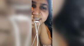 Bhabhi maduro hace alarde de sus curvas 3 mín. 40 sec