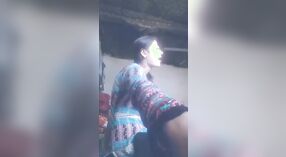 Schönes asiatisches Mädchen aus Paki Patan Zeigt Sich 2 min 00 s