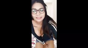 Desi college student shows af haar webcam vaardigheden 0 min 0 sec
