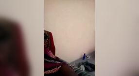 Shagufta, uma menina paquistanesa de Punjab, é a estrela deste vídeo 0 minuto 0 SEC