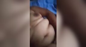 Busty Nicole bexley pleasures mình với cô ấy ngón tay trong này steamy video 4 tối thiểu 40 sn