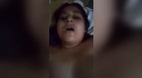 Peituda Nicole Bexley prazeres-se com os dedos neste fumegante vídeo 5 minuto 00 SEC