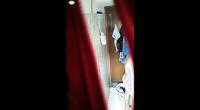 Waktu Mandi Pribadi Desi Bhabhi di Kamera Tersembunyi 2 min 00 sec