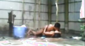 Indisch Paar geniet van een stomende douche sessie 18 min 20 sec