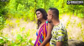 ジャングルのセクシーな大きな太った女性シンサリタのヒンディー語の音声 0 分 0 秒