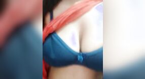 La belleza parisina Stacy hace alarde de sus dulces tetas en este video 1 mín. 40 sec