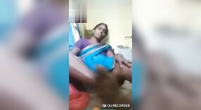 Video caliente y pesado de un bhabhi desnudo del sur de la India en vkontakte 0 mín. 30 sec