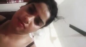 Güzel ve Seksi Bengalce Evli Kadın Tatminsiz tarafını Gösterir 2 dakika 50 saniyelik