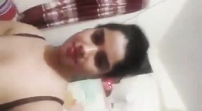 美丽而性感的孟加拉妇女表明她不满意的一面 1 敏 10 sec