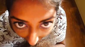 অপেশাদার ভারতীয় দম্পতি সাদা শীর্ষে একটি সংবেদনশীল ব্লজব উপভোগ করে 4 মিন 00 সেকেন্ড