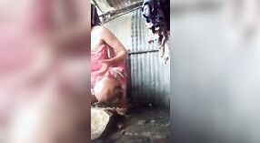 Bocah Wadon in ing Bak Mandi: Video Lucu lan Nggodha 3 min 50 sec