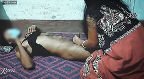 بھارتی بیب بابھی رومانٹک ہو جاتا ہے کے ساتھ اس کے پریمی کے بعد ان کی شادی 4 کم از کم 20 سیکنڈ