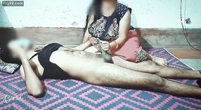 بھارتی بیب بابھی رومانٹک ہو جاتا ہے کے ساتھ اس کے پریمی کے بعد ان کی شادی 5 کم از کم 00 سیکنڈ