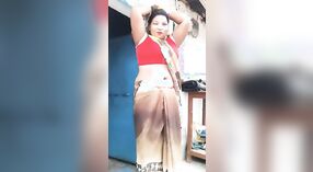 Hot video of a bhabi with a big belly button in shorts 1 min 10 sec